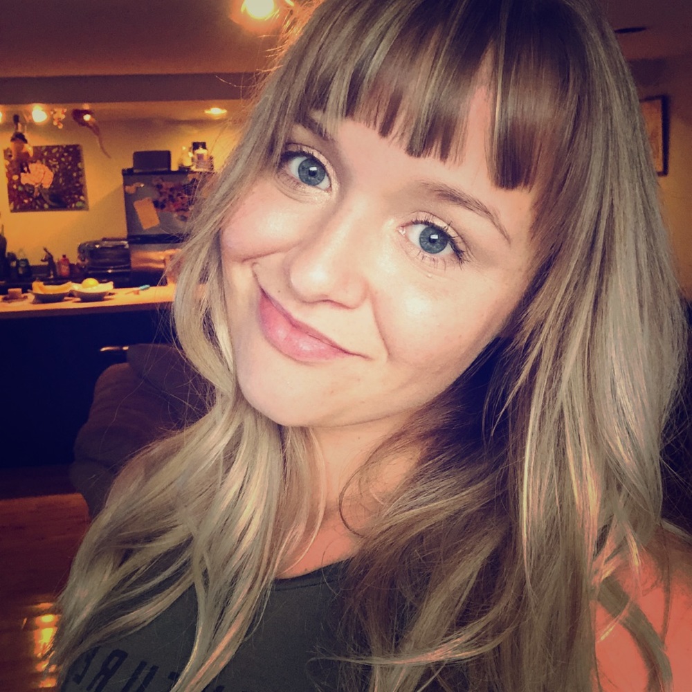 Meet your Posher, Alexis